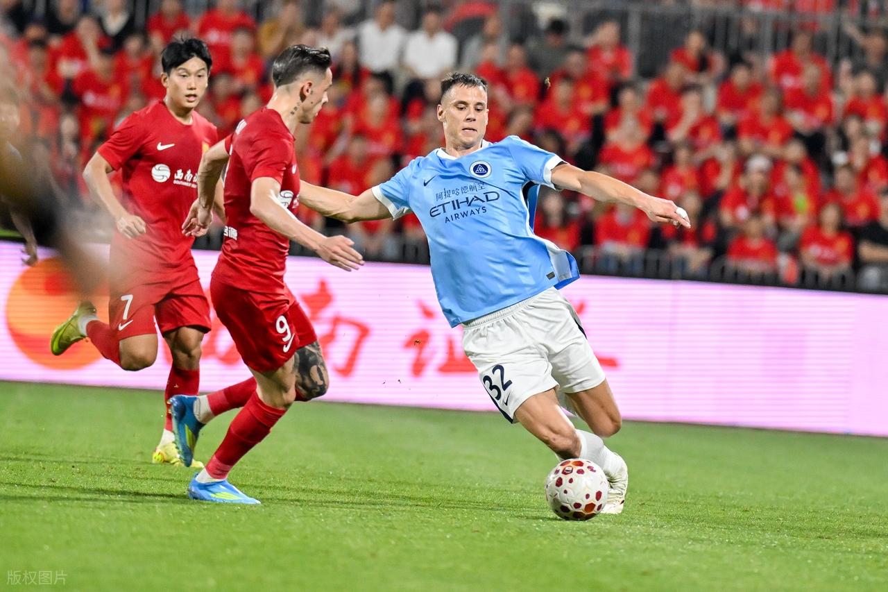 罗马诺：纽卡接近签下阿贾克斯18岁中场斯图尔，总价超2500万欧