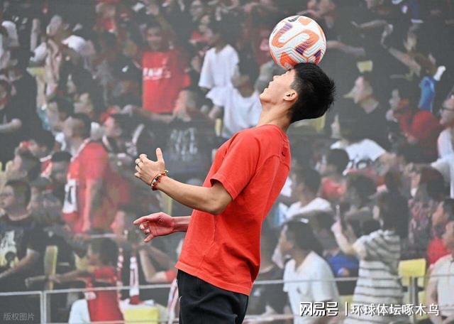 罗马诺：纽卡接近签下阿贾克斯18岁中场斯图尔，总价超2500万欧