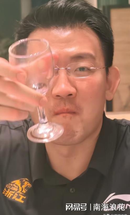 德约已在温网男单豪取105胜，追平费德勒并列公开赛时代第一