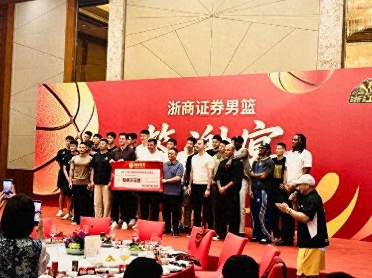 3换1！倒贴首轮签！全队都别防守了