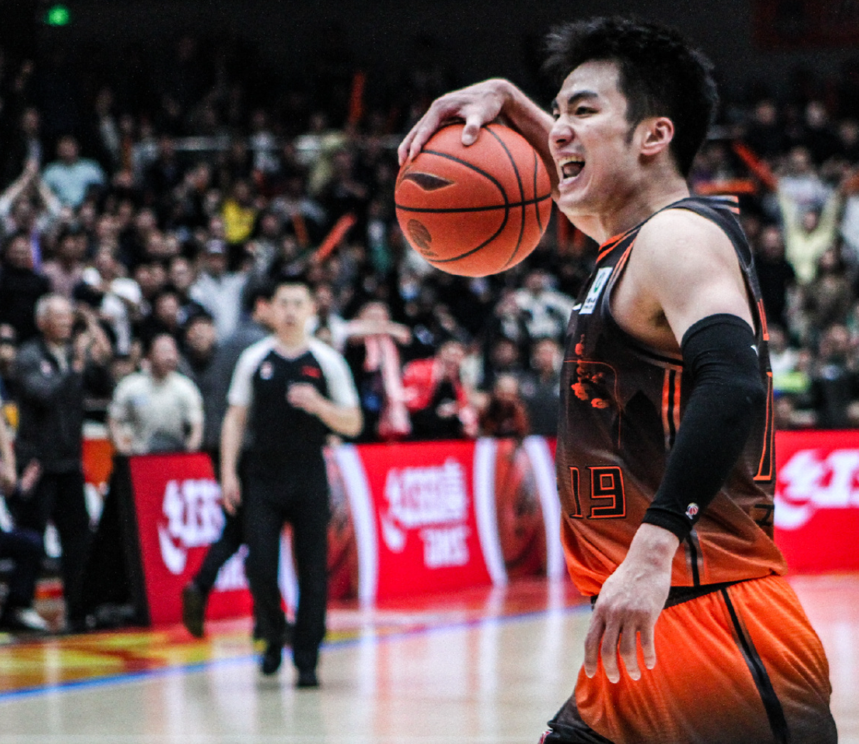 尊龙前绿军名宿吐槽尼克斯球迷