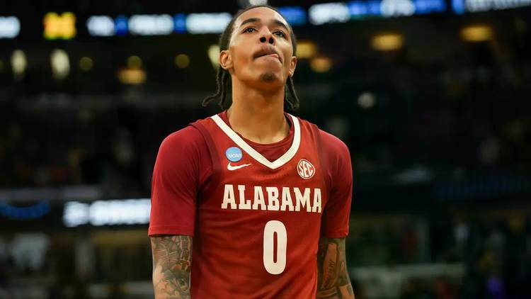 19岁意中锋退NBA选秀加盟NCAA