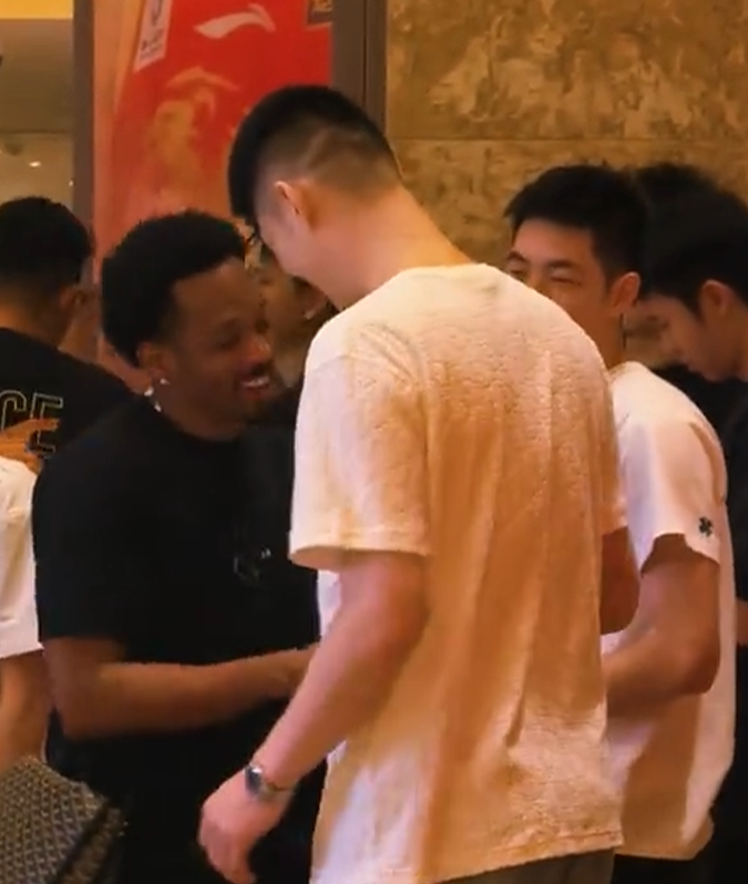 不破不立！文班自我激励：乔丹、詹姆斯早年同样如此，我绝不认输