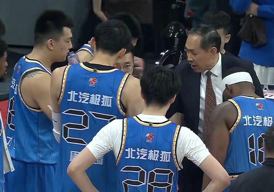 国王两年合同续约内线大将，他在本赛季的表现得到了充分地认可？