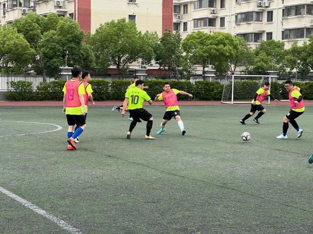 名媒三人谈字母哥交易观点分歧