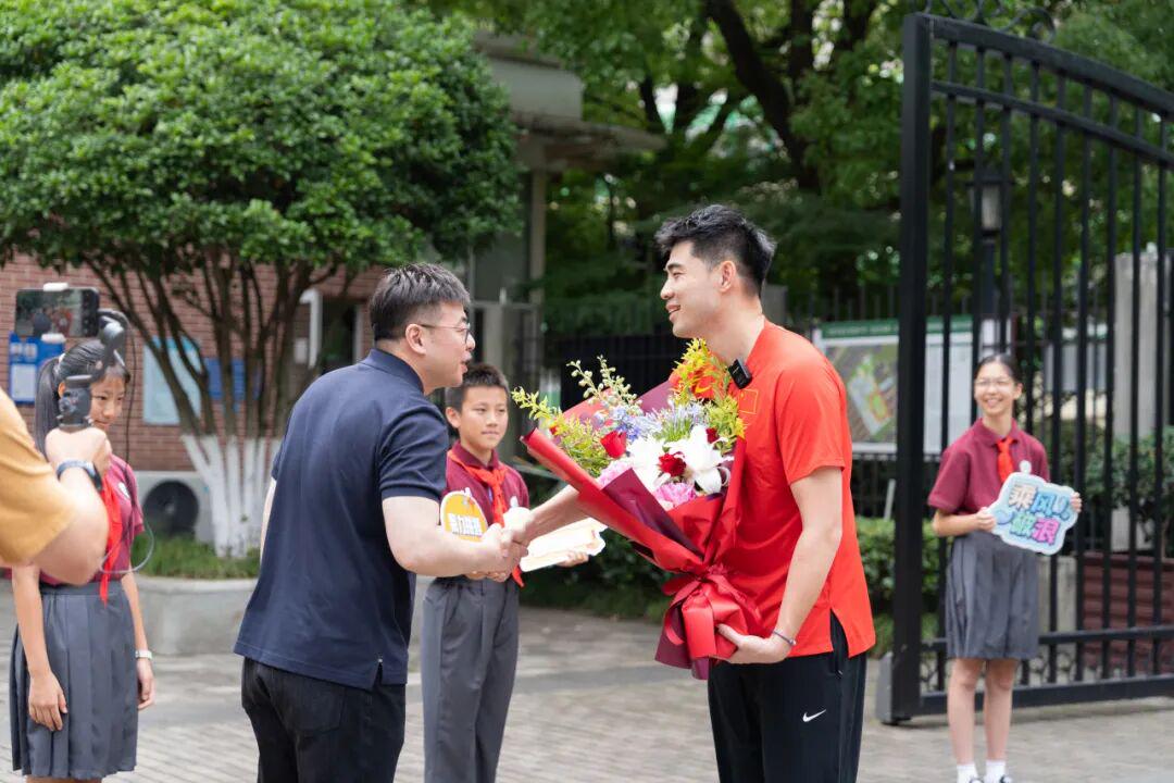 詹姆斯下家争夺进入白热化：三大热门球队谁能最终胜出？