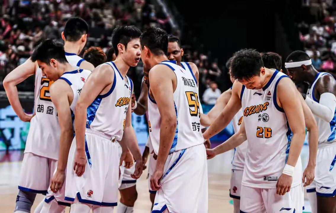 NBA头牌詹姆斯的"被低估"困局：5.8亿赚了23赛季，他还在被压价？