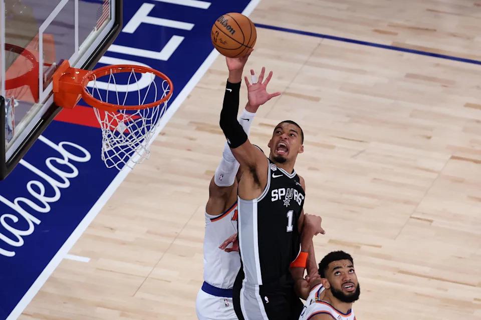 NBA总决G5邀米奇·盖顿赛前唱国歌