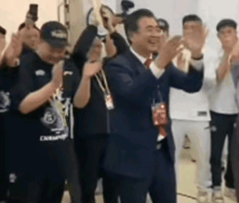 4年1.785亿顶薪,好几支球队疯抢,詹姆斯这下高兴了