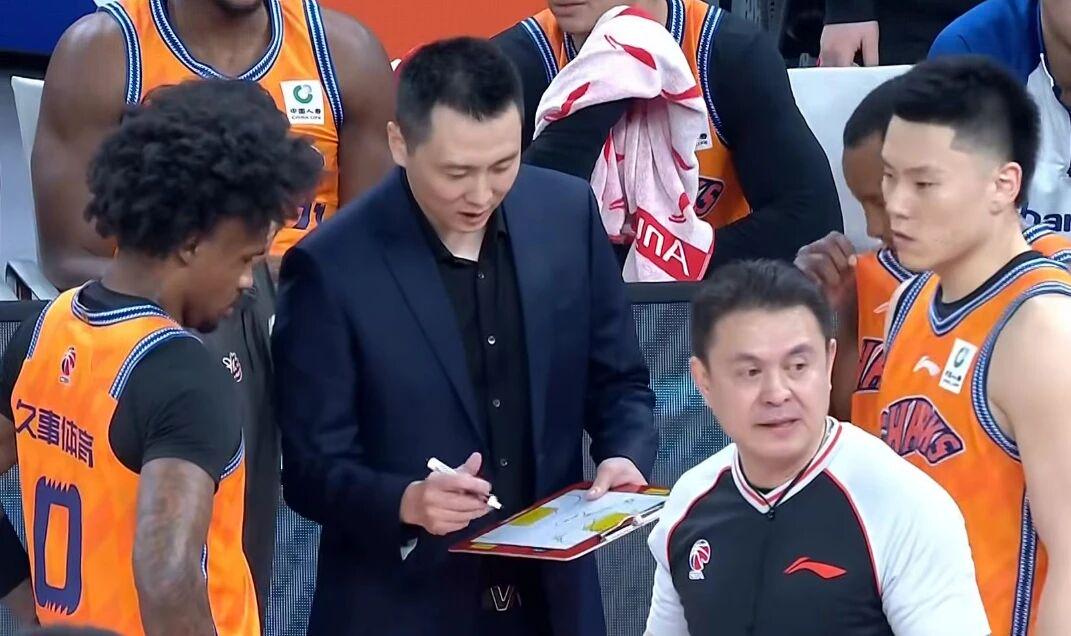 杨瀚森新老板夺冠了！NHL飓风队捧起斯坦利杯：给开拓者打个样？