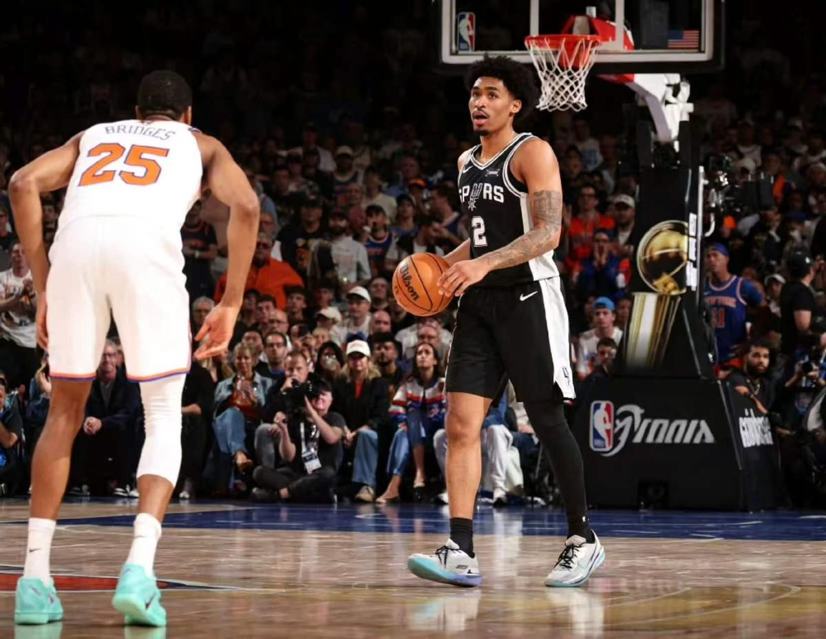 绝妙,湖人队新阵容被NBA评论员比尔·西蒙斯起绰号“Snowtime”