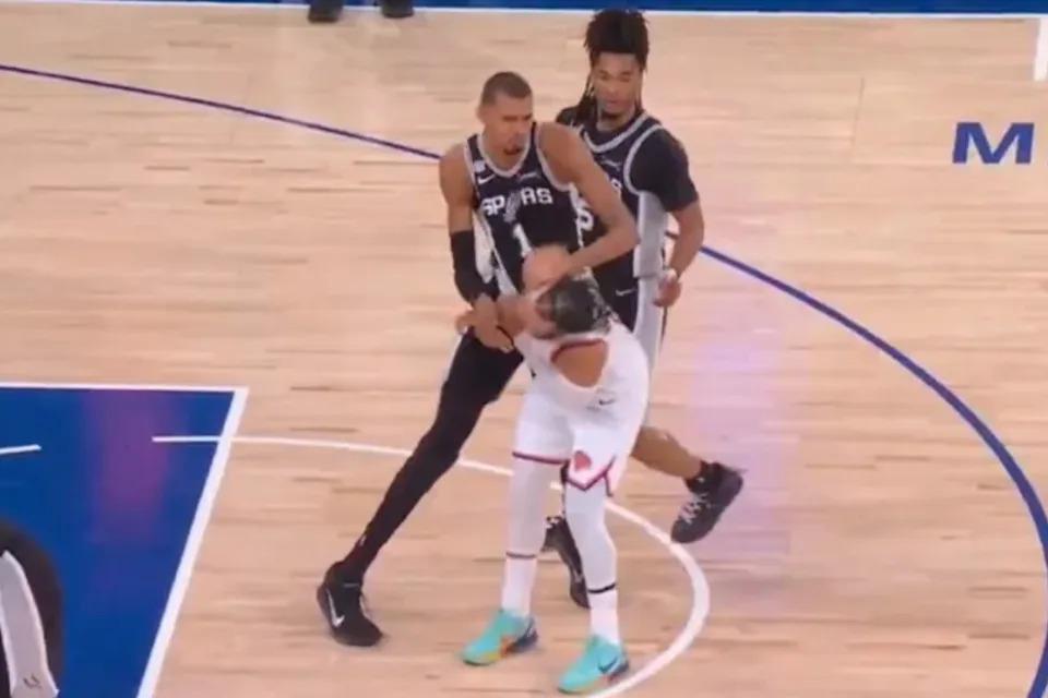 NBA球员齐聚青训营:朗多传授球商,欧文膝伤后首秀状态良好