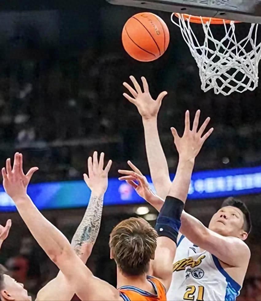 有布伦森就不怕落后!纽约客场再次逆转16分劣势,53年后首夺NBA总冠军!
