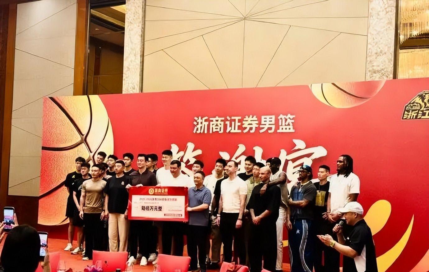不是福克斯!不是米奇!马刺正式离队第一人诞生,文班成最大输家