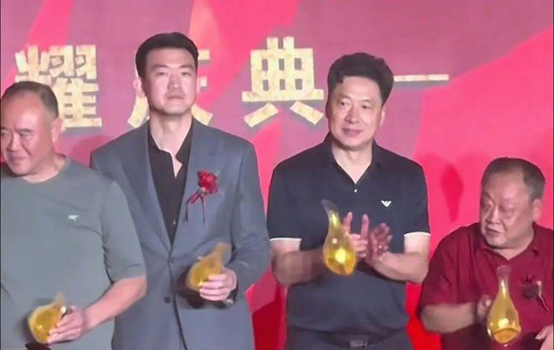 力压姚明！小斯：我是NBA历史第一个高中生身份获得年度最佳新秀