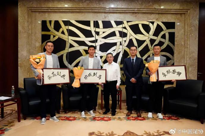 尊龙球迷吵翻!乔丹是NBA初代营销大牌,詹姆斯是迭代招牌,真相扎心