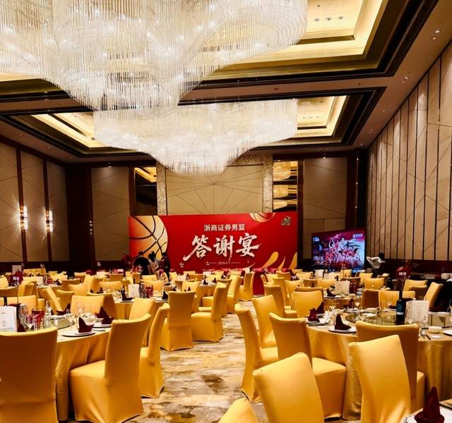 湖人两大内线引援目标:抢尼克斯冠军中锋米罗 可抢盖帽王特纳