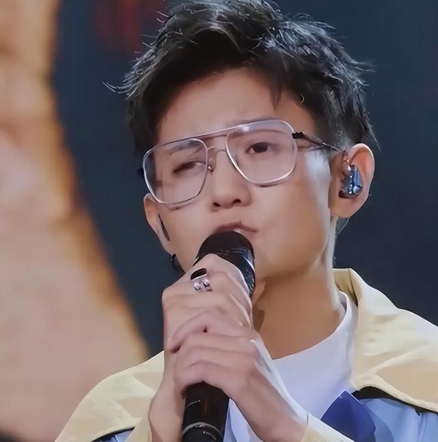 罗马诺：曼联2月就和安德雷桑托斯经纪人沟通，维韦尔了解他