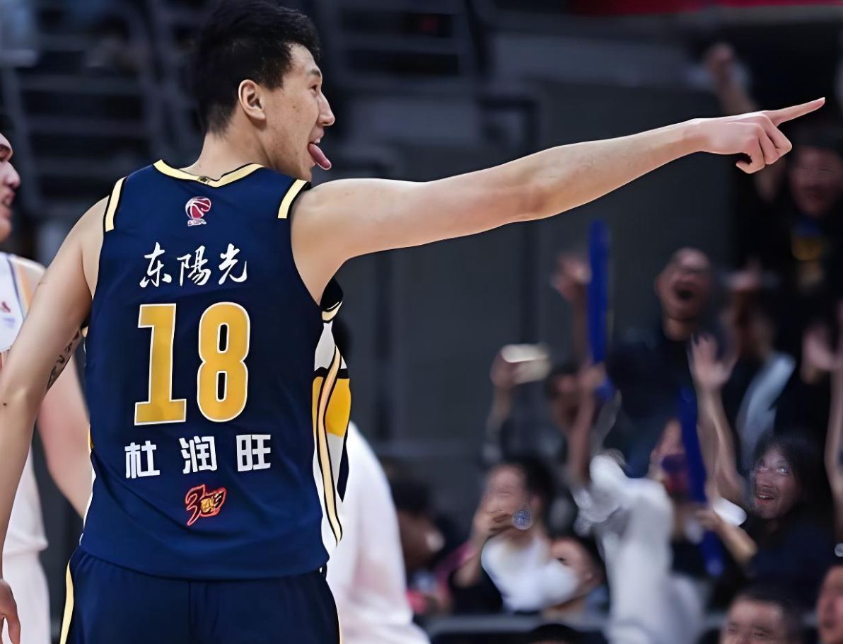 道伊尔高尔夫锦标赛第三轮单独领跑