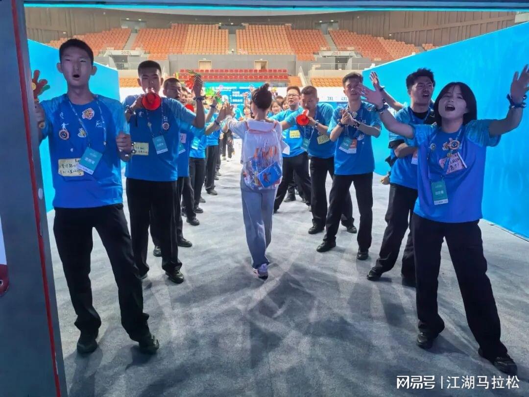 拉杜卡努晋级女王赛决赛致谢团队