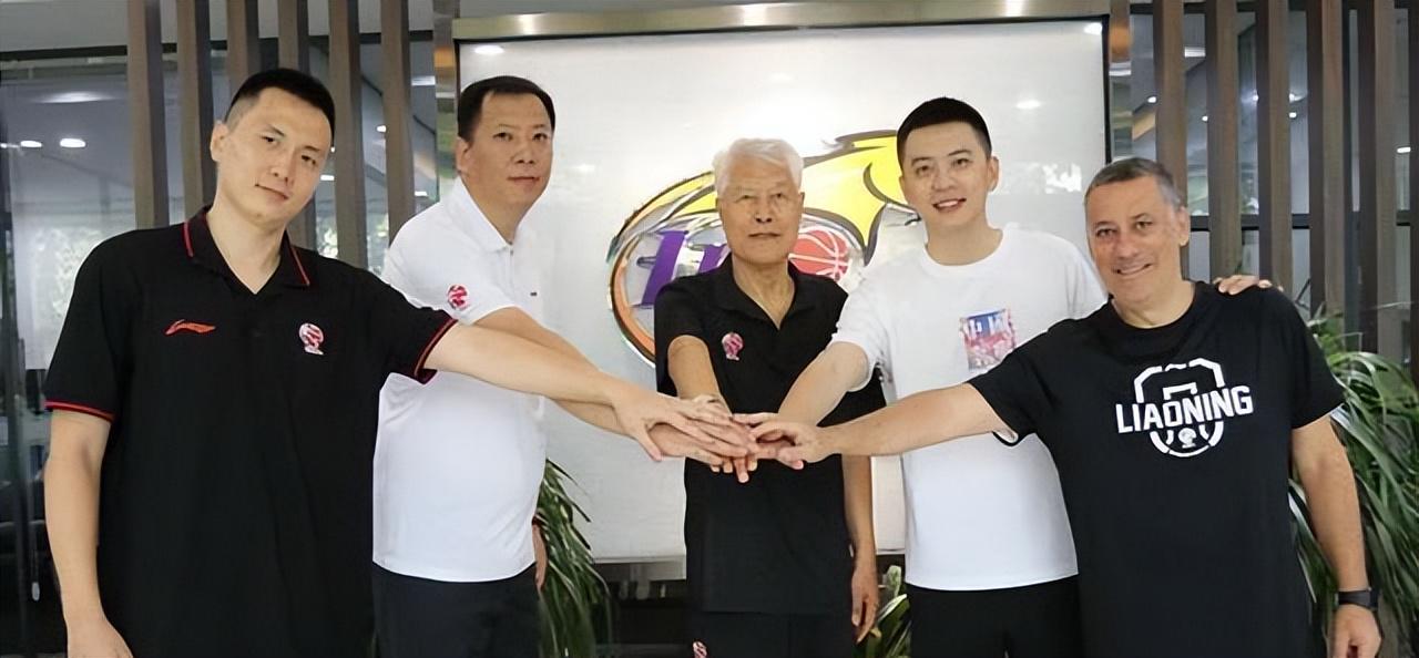 尊龙德约已在温网男单豪取105胜，追平费德勒并列公开赛时代第一